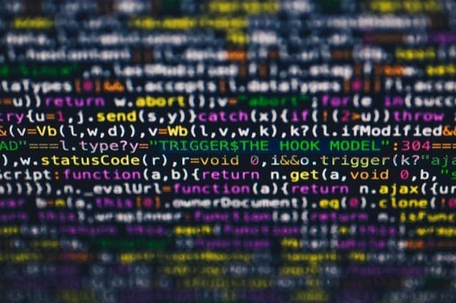 Analizamos si es posible operar una empresa sin empleados gracias a la IA agéntica, qué tareas asume el software y los roles humanos obligatorios.
